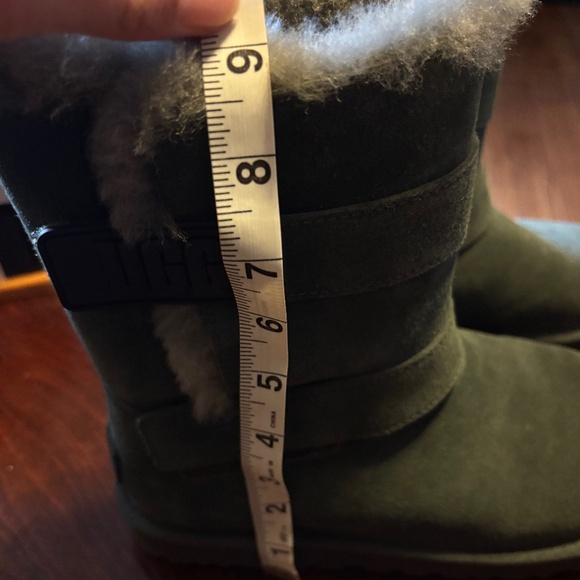 UGG Logo Strap Fur Boots in Excellent Condition size 8 - Picture 13 of 16